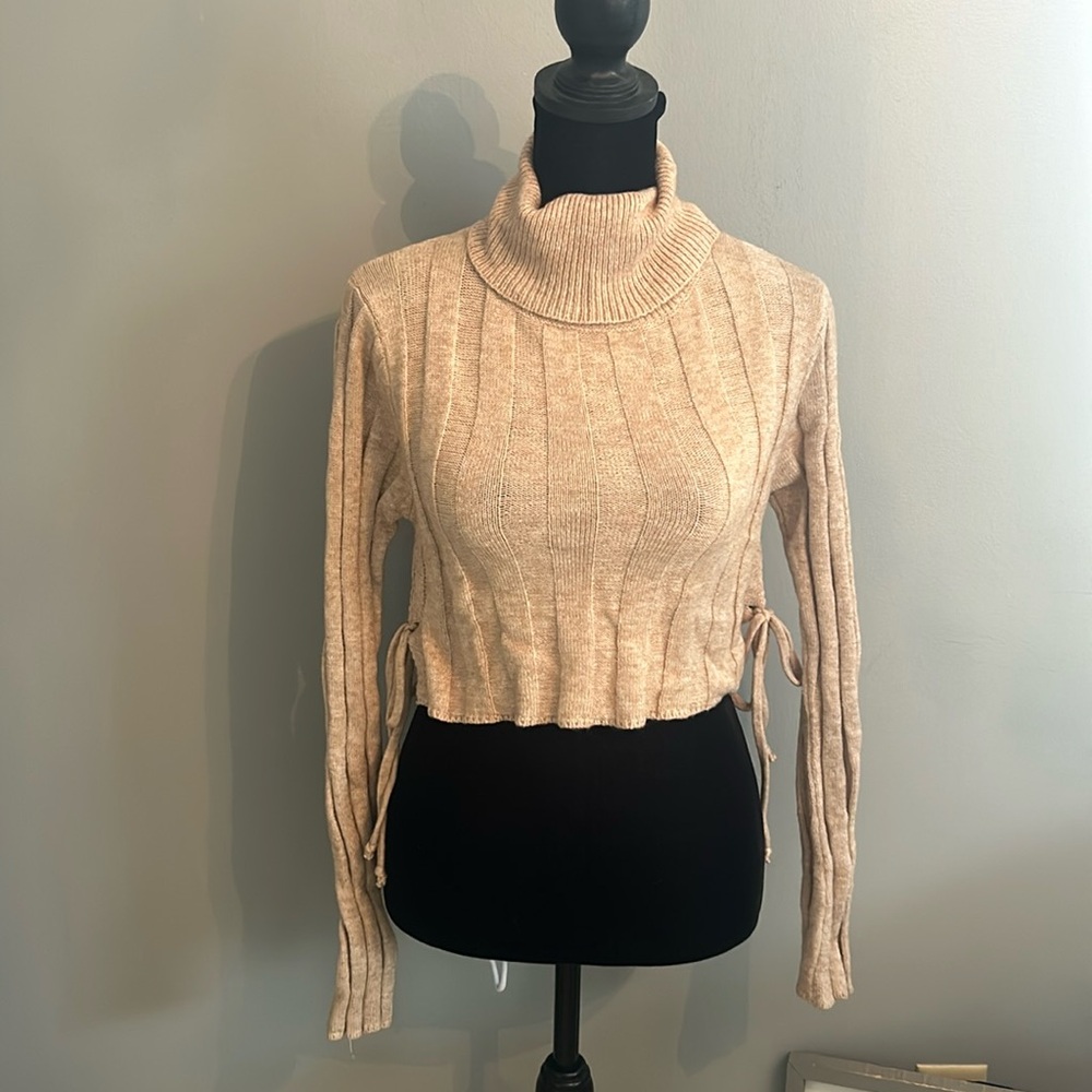 🌼3/$12 American Threads Cropped Turtleneck Sweater